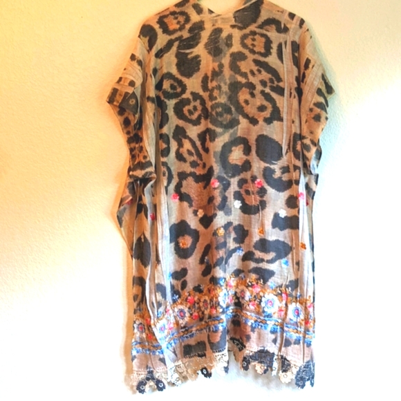 Origami by Vivian, Lace crochet/Embroidered, sleeveless, leopard print, cardigan - Picture 2 of 6